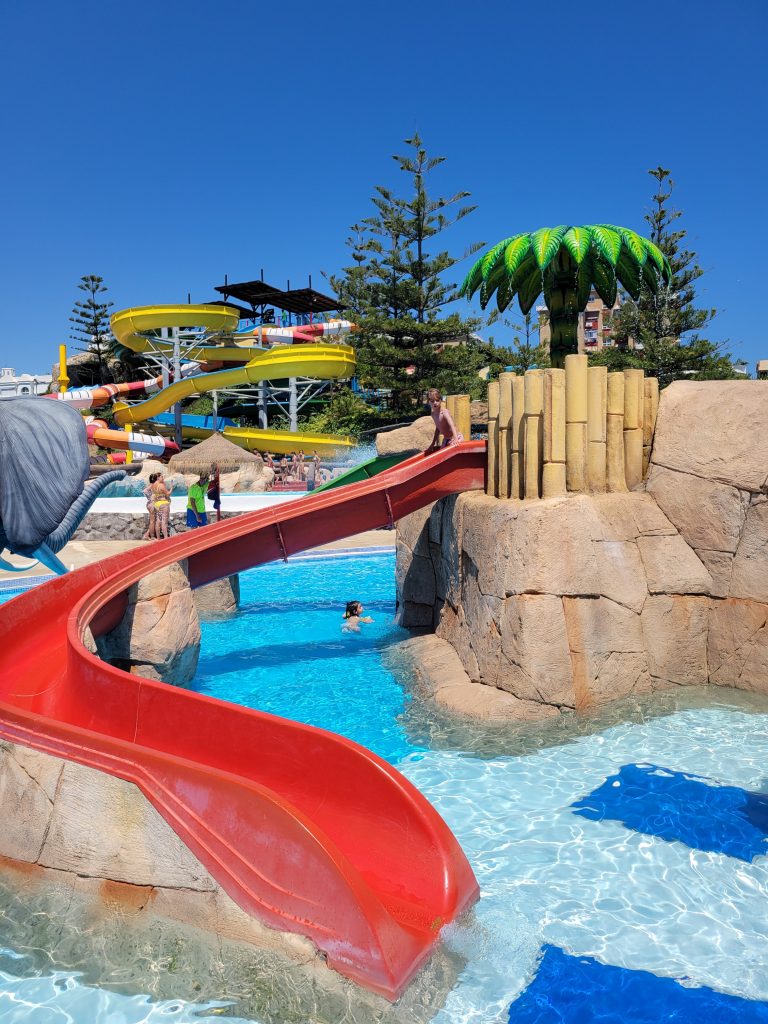 Parques acuáticos cerca de Estepona: Bahía Park, Aqualand Torremolinos y Aquamijas