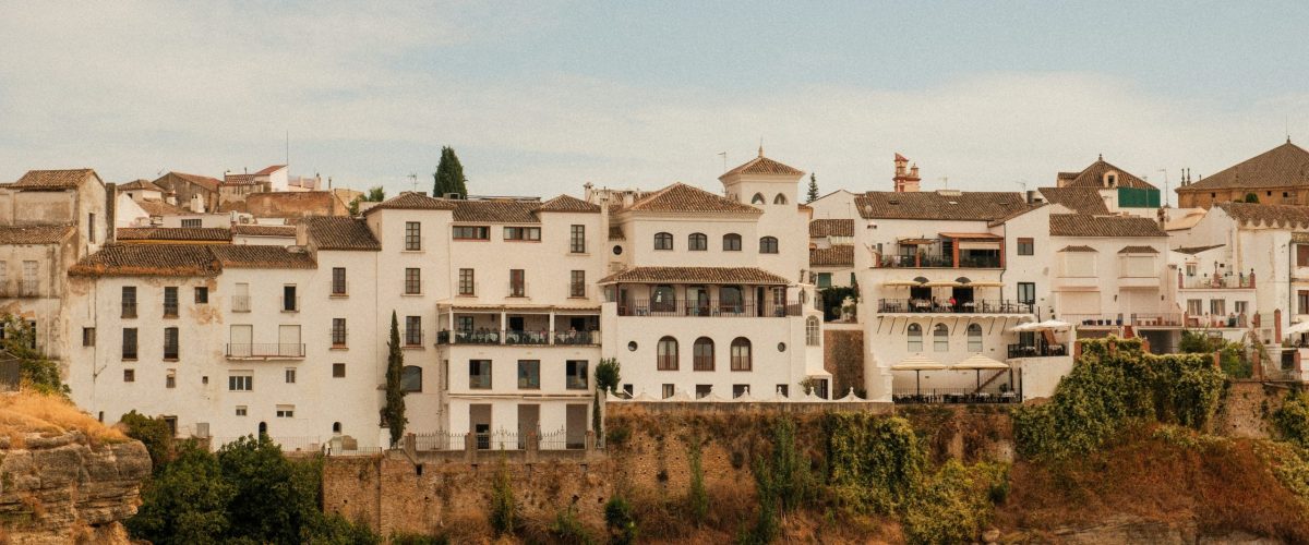 Vista de Antequera con su Alcazaba sobre la roca