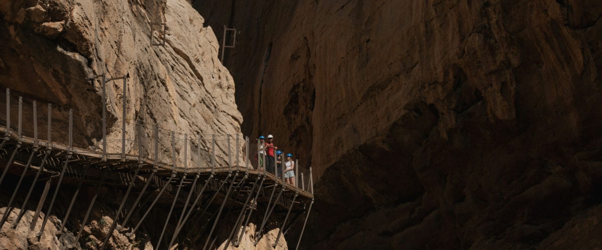 Pasarela del Caminito del Rey sobre el desfiladero de los Gaitanes