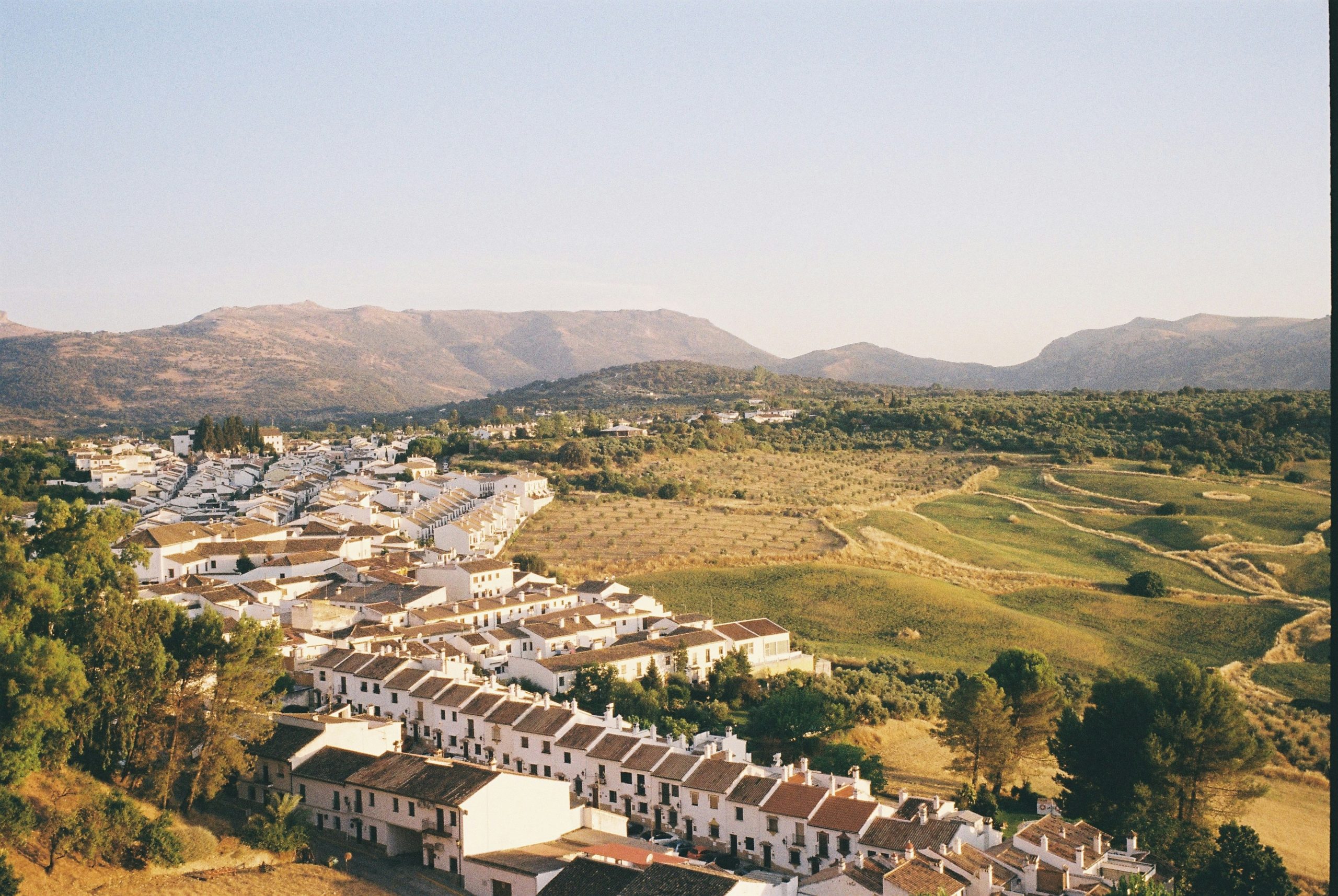 Pueblo blanco de Casares, Málaga, visto desde la ladera