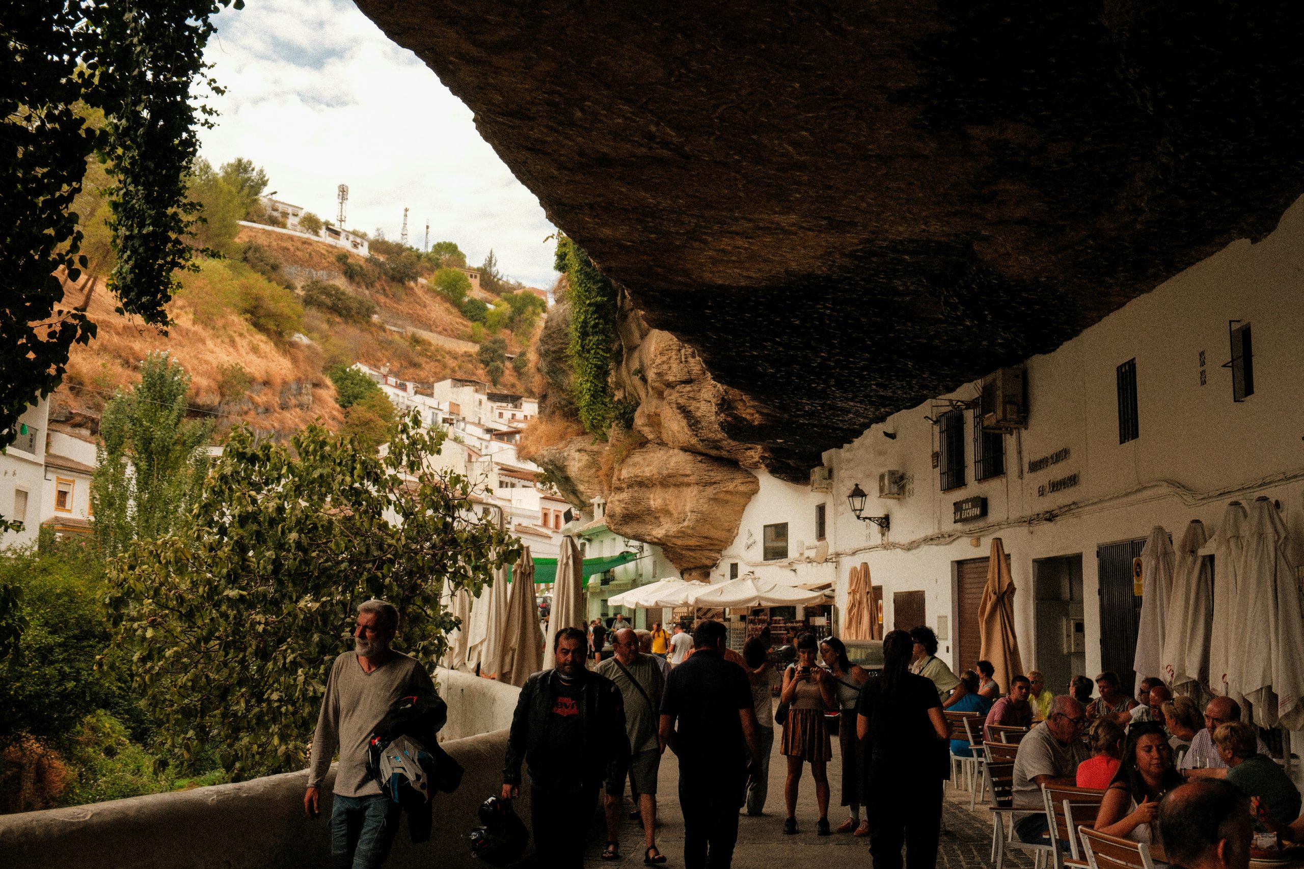 Casas bajo la roca en Setenil de las Bodegas